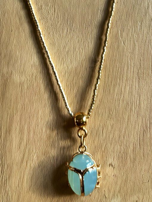 Collier Scarabée Calcédoine d'eau