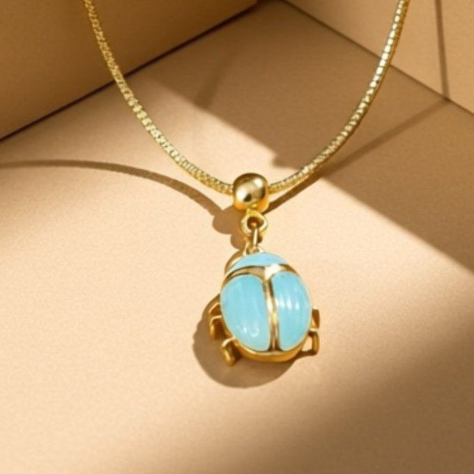 Collier Scarabée Calcédoine d'eau