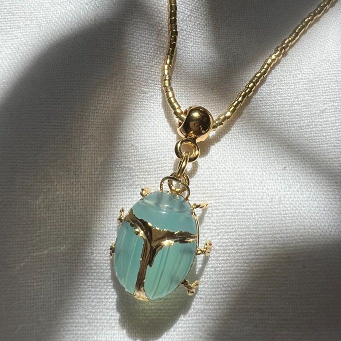 Collier Scarabée Calcédoine d'eau
